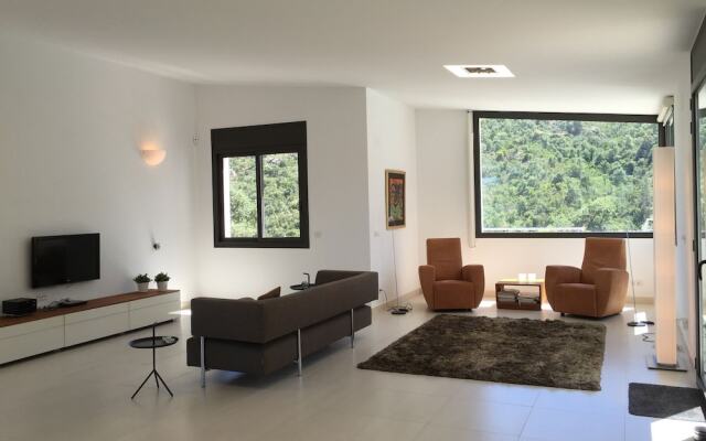 Gorgeous Villa in Santa Cristina D'aro With Pool