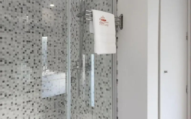 Serra do Pilar Porto Suites