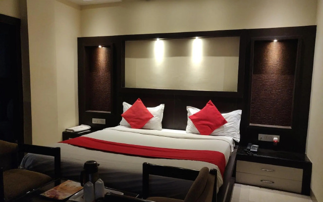 OYO 13063 Hotel Rahul