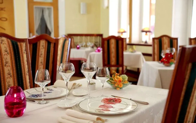 Logis Hôtel & Restaurant des Lacs