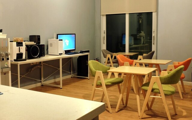 Atelier Hostel
