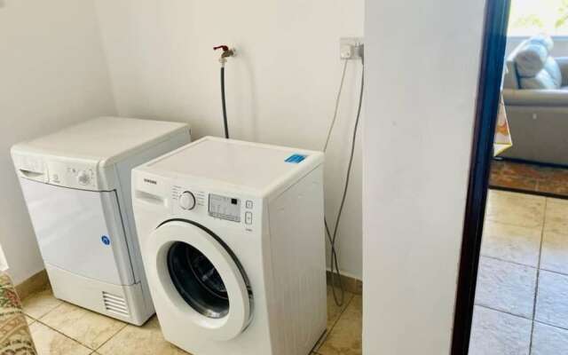 Queen Rentals - Studio Apartments Masaki
