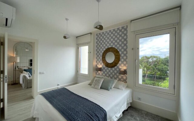 Beautiful Penthouse Apartment With Terrace - 4 Minute Walk to the Beach