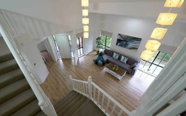 6 Bedrooms Contemporary Home Mill Park near SC