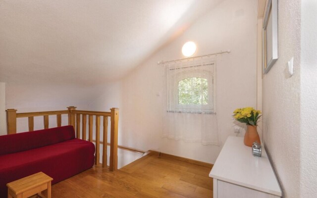 Stunning Home in Ostrobradic With Wifi and 2 Bedrooms