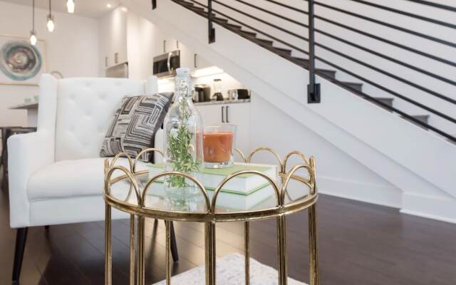 Sanitized Newly Designed Super Chic Indy Home Near Fountain Square!