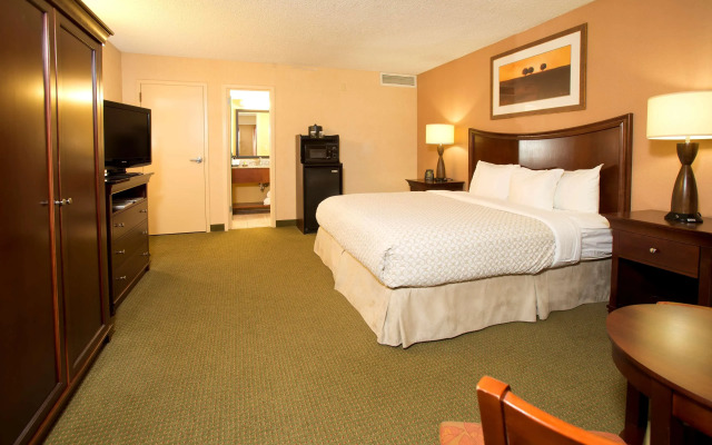 Embassy Suites by Hilton Tulsa I-44