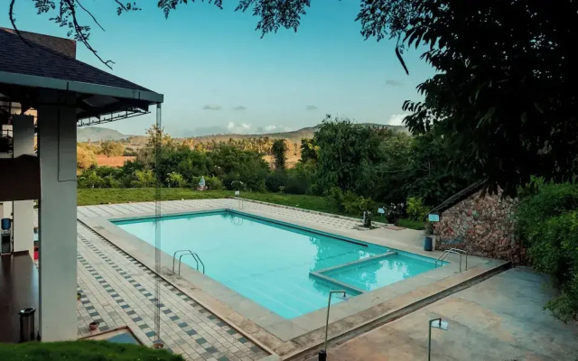 Commune18 Resorts
