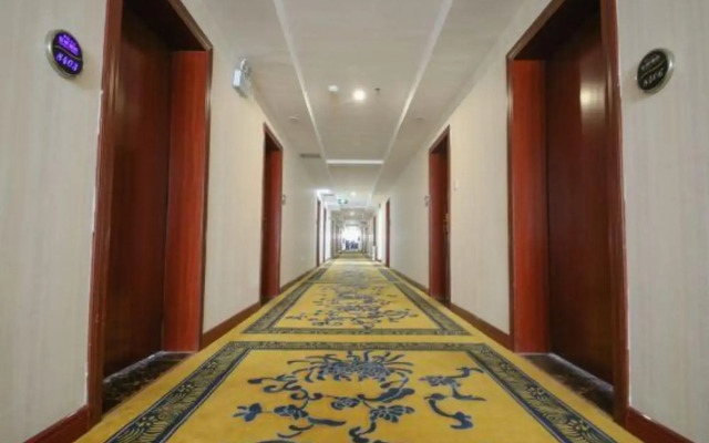Baiyinquxinghongqiao Business Hotel