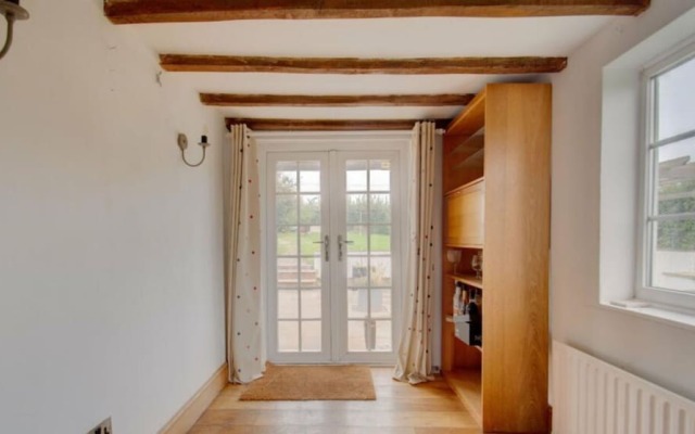 Beautiful 3-bed House in the Hamlet of Ham Green