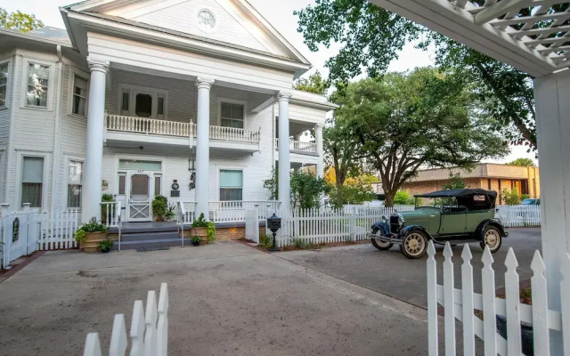 Oaklea Mansion Bed and Breakfast