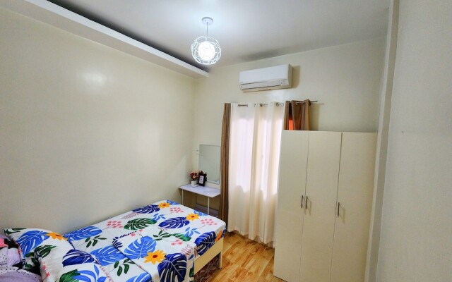 Serene 2BR Escape Poolside Bliss