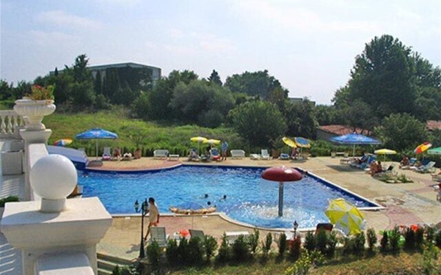 Dahlia Garden Hotel