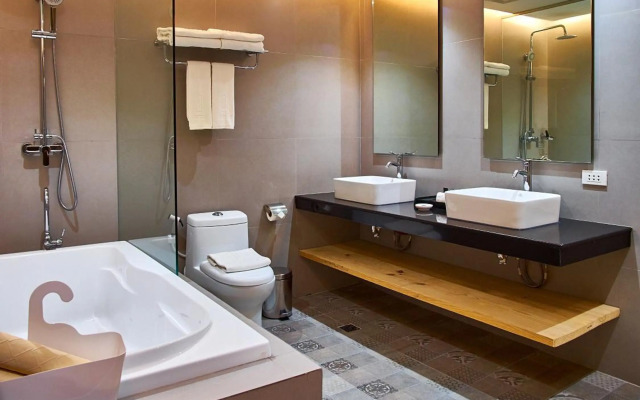 J7 Hotel Iloilo