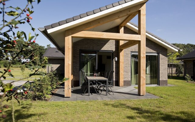 Attractive Bungalow with Covered Terrace near Veluwe