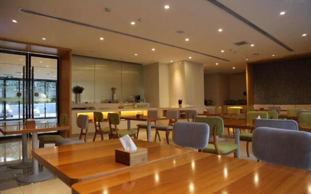 7 Days Premium Hotel (Chongqing Longtousi North Railway Station Center)