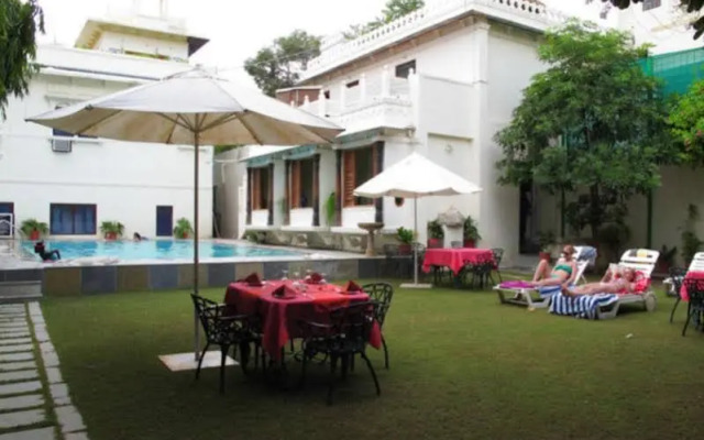 Hotel Mahendra Prakash