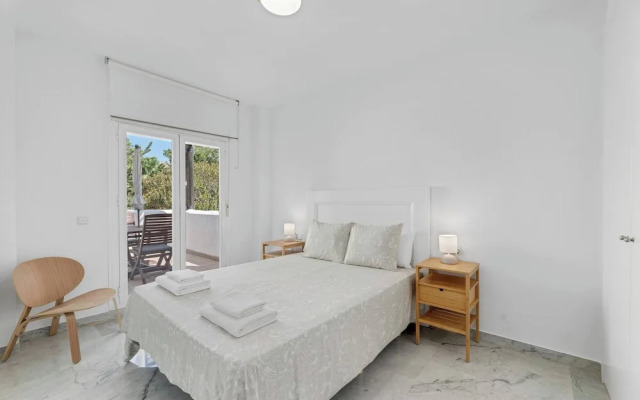 Family Beach Apartment With Pool