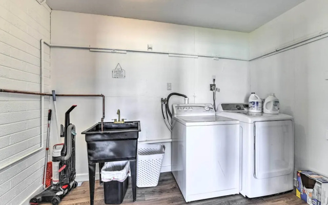 Downtown Gilbert Home w/ Fenced Yard & Fire Pit!