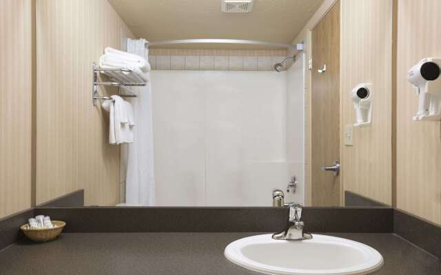 Super 8 by Wyndham Fort Nelson BC