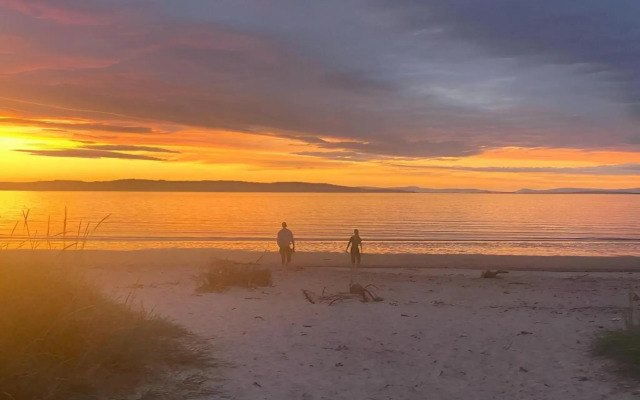 Seaview House - A Traditional Home by the Beach