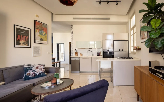 Bauhaus Artistic Haven by Sea N' Rent