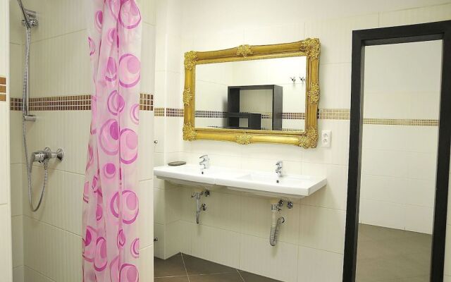 Free Zone-Hostel Praha