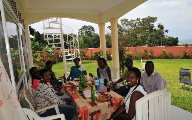 Victoria Lake View Guest House & Safaris