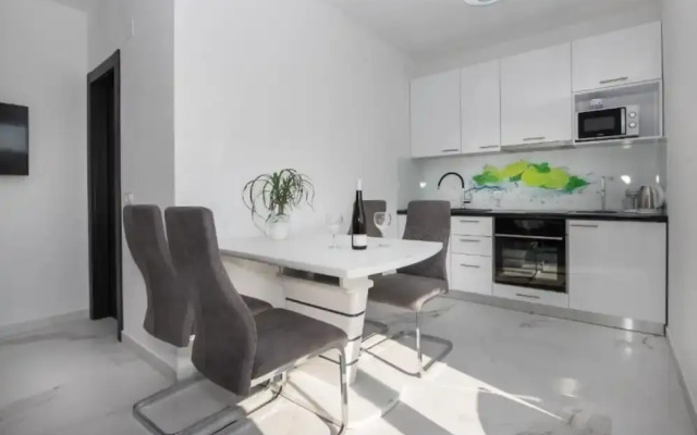 Jakov - Modern and Cosy With Pool - B2