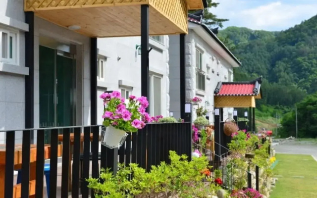 Jeongseon Ttobagi Condo Pension