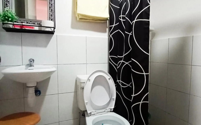 Relaxing 1-Bedroom Condo Unit (by Lee Portum)