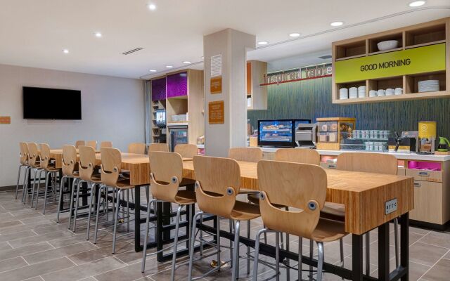 Home2 Suites By Hilton Redding