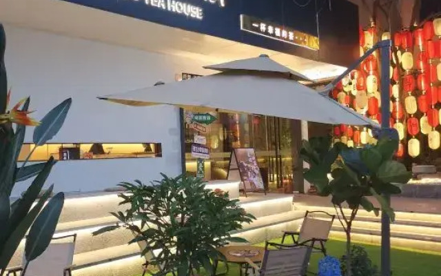 Jinghu Greater Bay Area Renwen Hotel