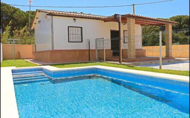Bungalow en Conil con piscina
