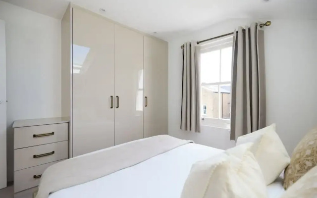 The Skylight One-Bed at Elspeth Road