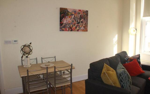 Beautiful 2 bedroom apartment in central Bath