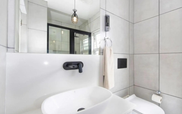 Kelly's Beachfront Apartments