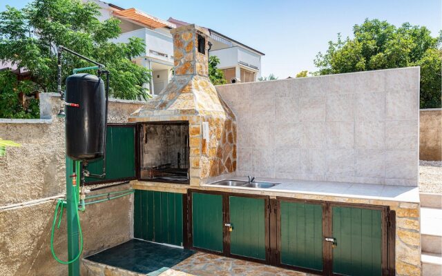 Nice Apartment in Rovanjska With 2 Bedrooms and Wifi