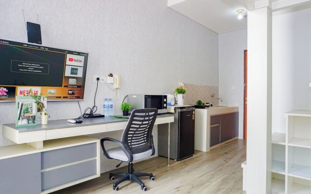Smart Layout Studio At Dave Apartment Near Universitas Indonesia – Guest Rooms – Depok