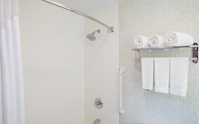 Holiday Inn Express Hotel & Suites Boston-Marlboro by IHG