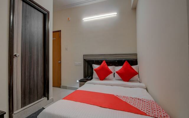 OYO 16120 Balajee Classic Inn