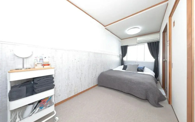 Namba East House01