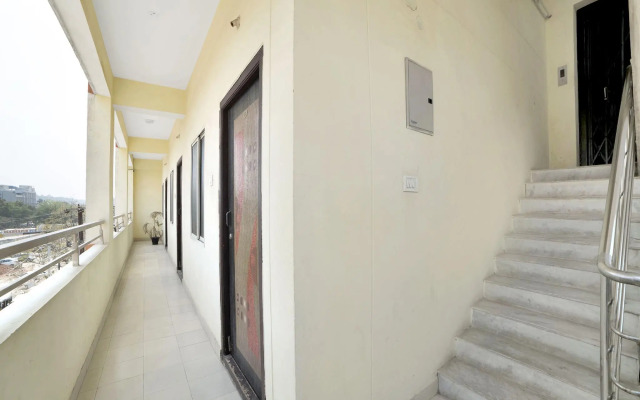 OYO 5564 Hitech Suites