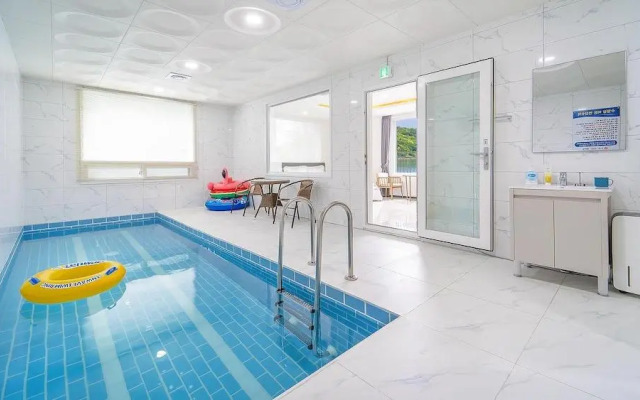 Gapyeong Hyeonwoo Poolvilla