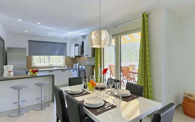 Gorgeous Villa in Belavici With Swimming Pool