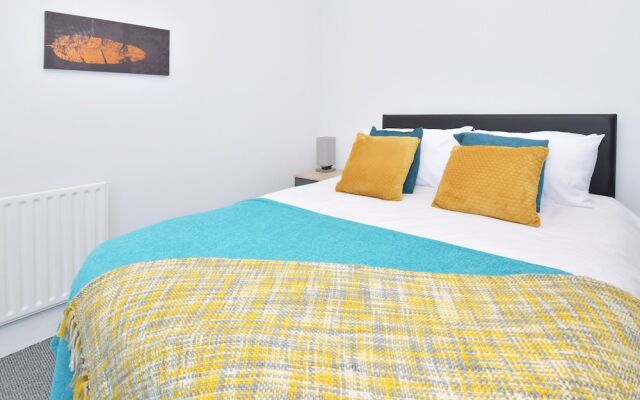 Townhouse @ 272 Walthall Street Crewe