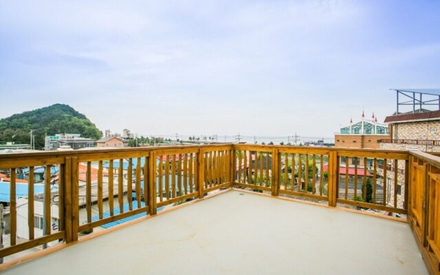 Gangneung Jeongdongjin Joyful Pension