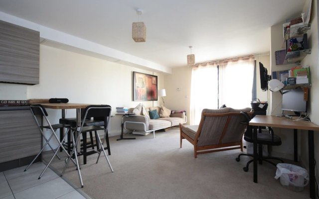 Lovely 2- Bed Flat in North London