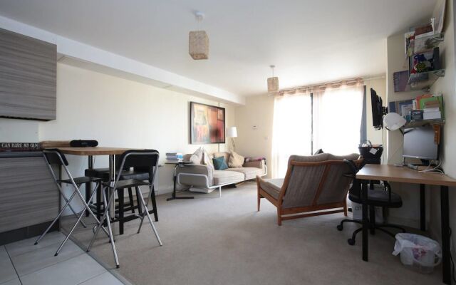 Lovely 2- Bed Flat in North London