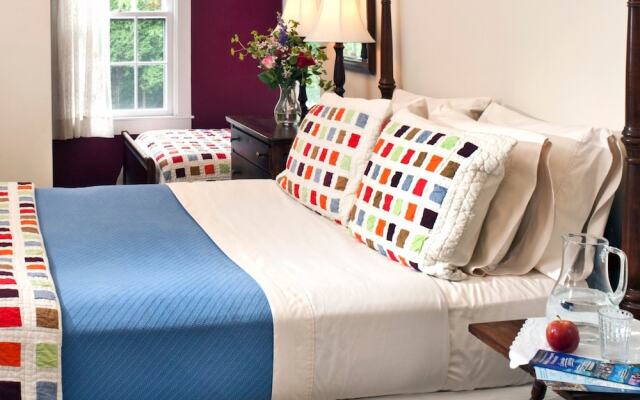 Woods Hole Passage Inn